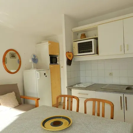 Daire Avec Piscine, 5 Couchages, Parking,
