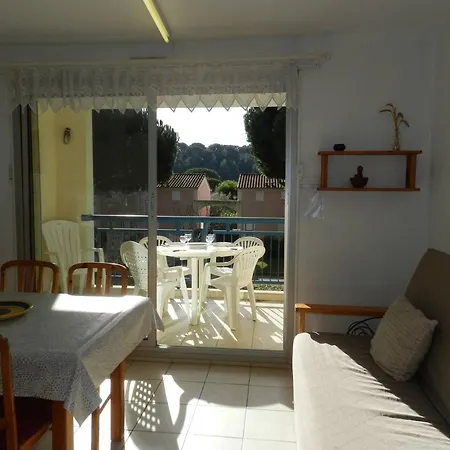 Apartment Avec Piscine, 5 Couchages, Parking, Le Lavandou - Fr-1-251-908