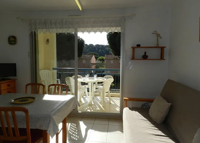 Apartment Avec Piscine, 5 Couchages, Parking, Le Lavandou - Fr-1-251-908