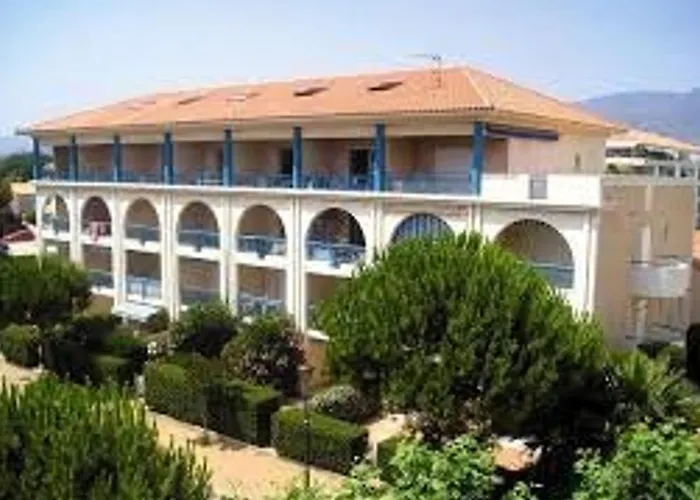 Avec Piscine, 5 Couchages, Parking, Le Lavandou - Fr-1-251-908